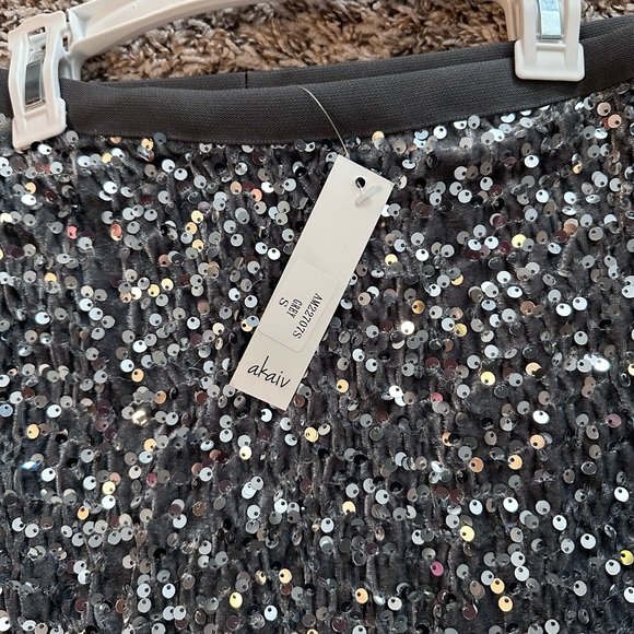 Sparkle midi skirt! Size small! New with tags! - Picture 2 of 3
